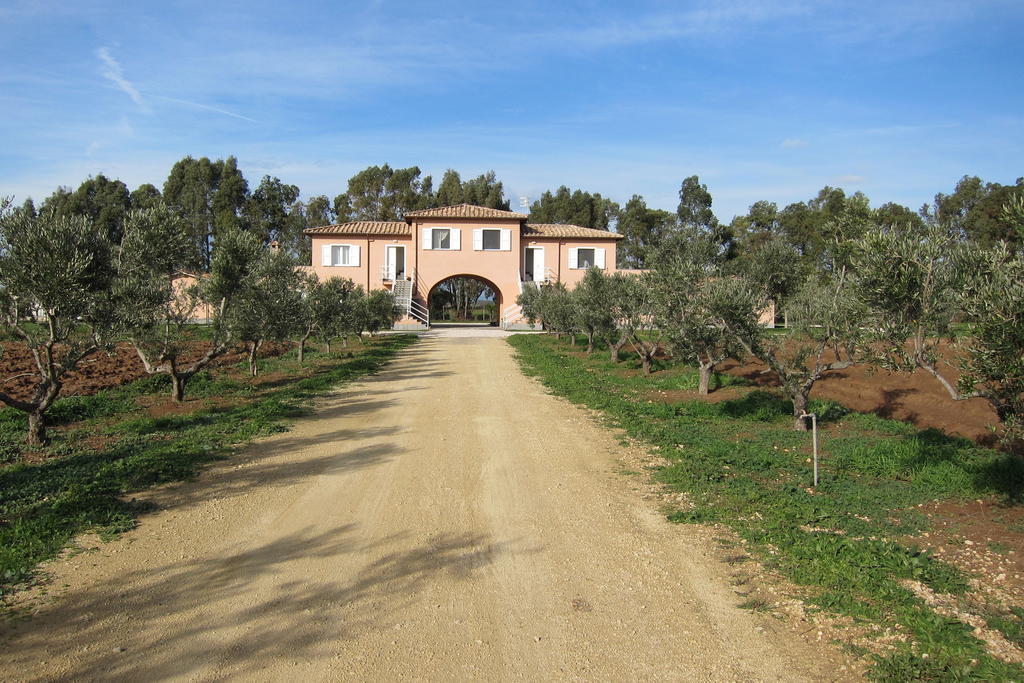 Agriturismo Pian Di Spille - Golf Villa ตาร์กวิเนีย ภายนอก รูปภาพ